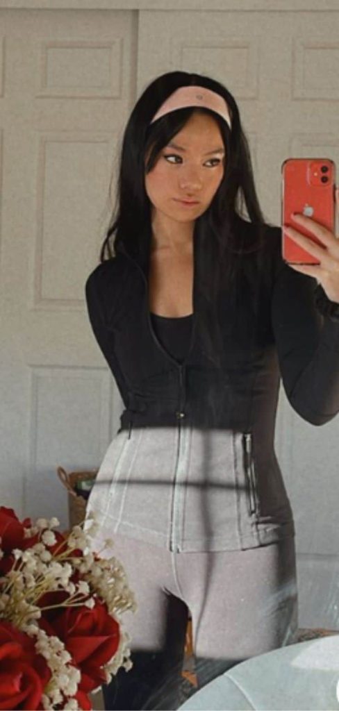 Lululemon outfits with pink headbands