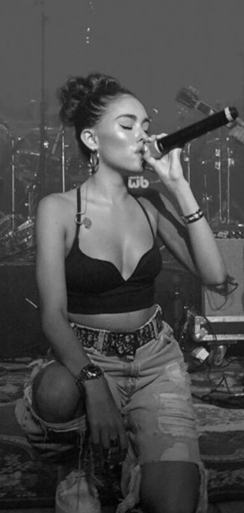 what to wear to open mic night