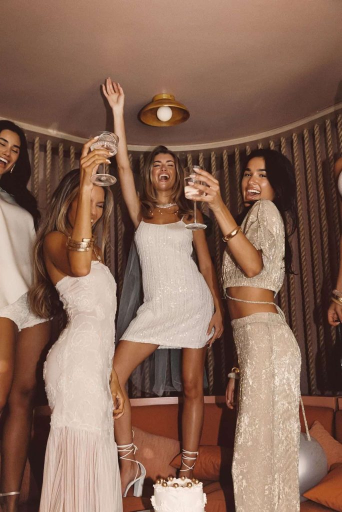  What to wear to a bridal shower home