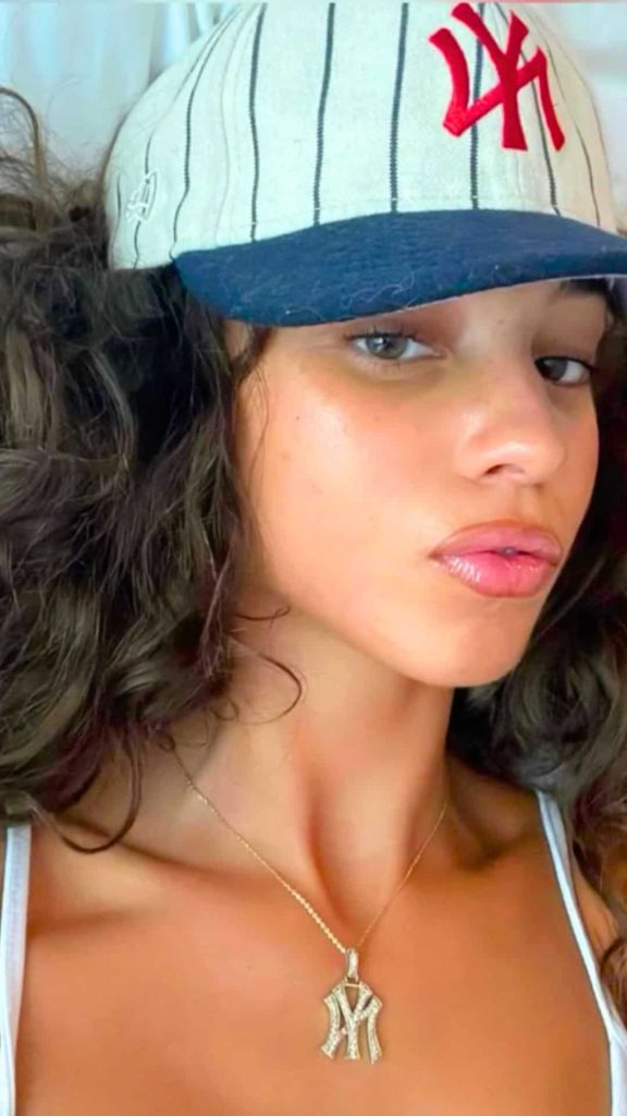 yankee baseball cap outfit ideas