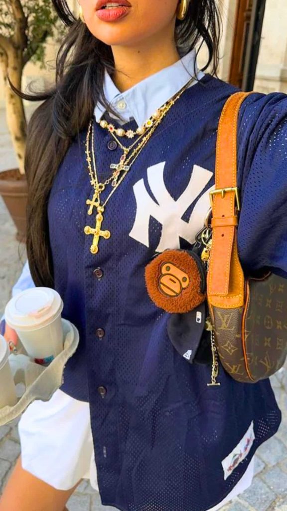 baseball jersey street style outfit ideas