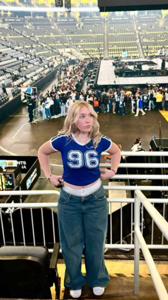 Billie Eilish jersey concert outfits