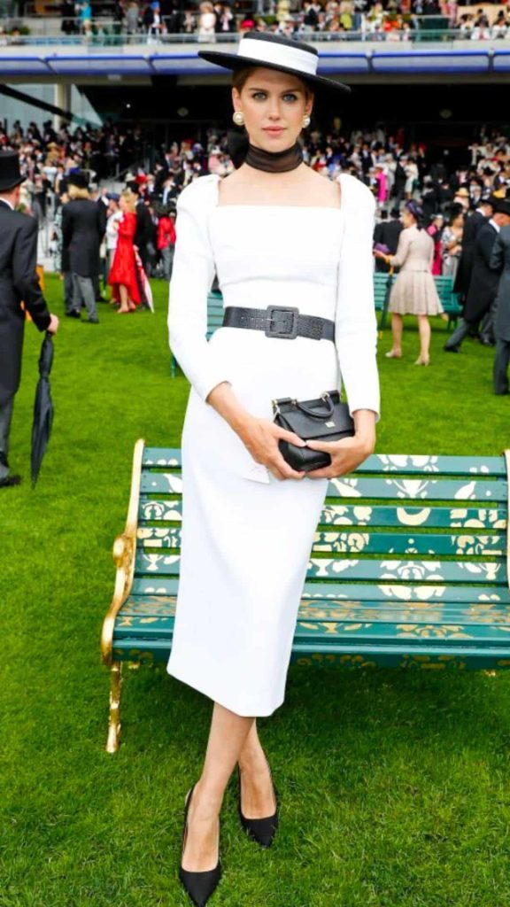 horse race event outfit women