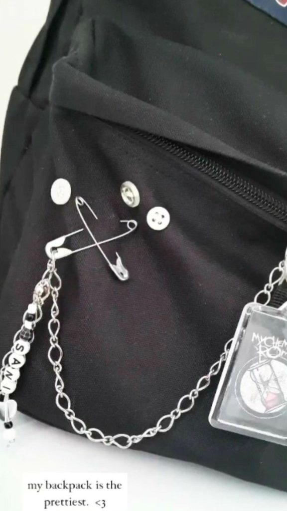 decorate a bag with safety pin