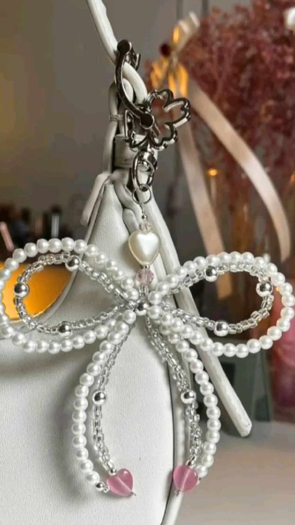 how to decorate bag with ribbon chain