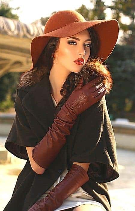 how to look feminine and classy in winter - wearing gloves