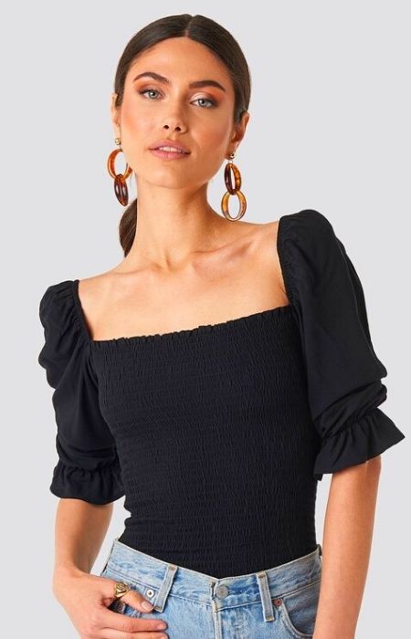 How to dress if you have a big head - wear puff sleeve and oversize