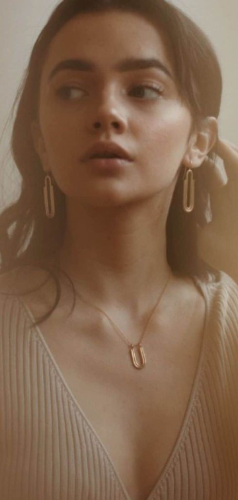 DAINTY jewellery quiet luxury outfit