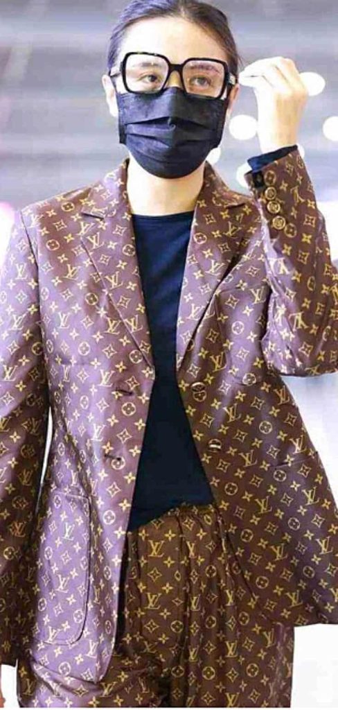 avoid big logos old money