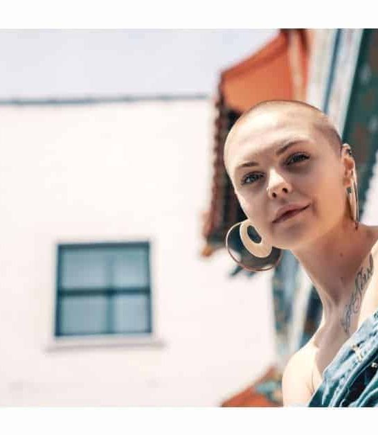 8 tips to dress with a shaved/bald head *2025 feminine looks!*