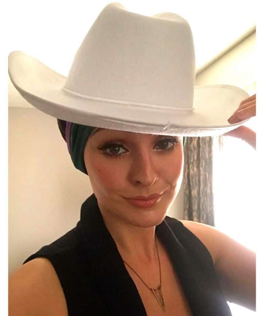 How to dress with short shaved hair feminine