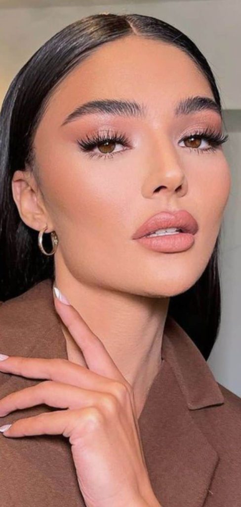 PLUMP LIPS FEMININE face