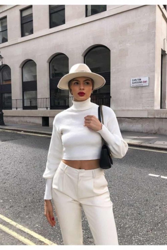 STYLE IN MONOCHROME FOR A HIGH-FASHION LOOK