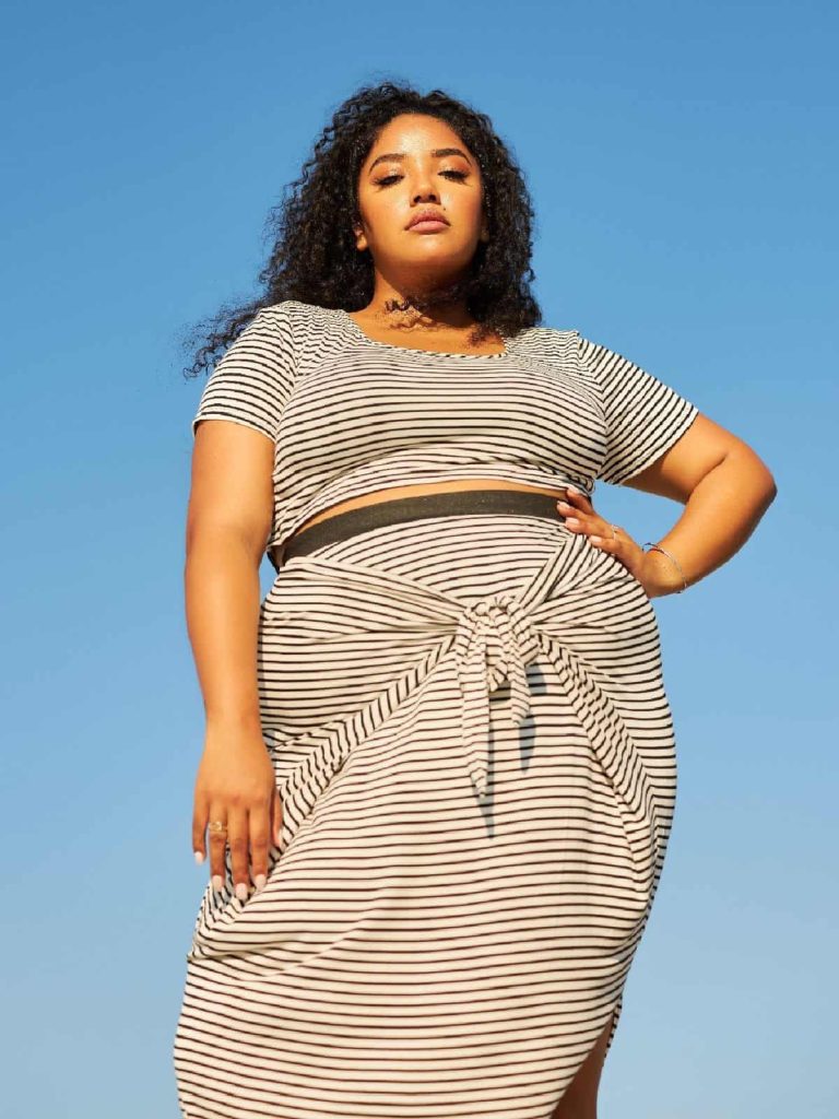 how to dress horizontal stripes plus size
