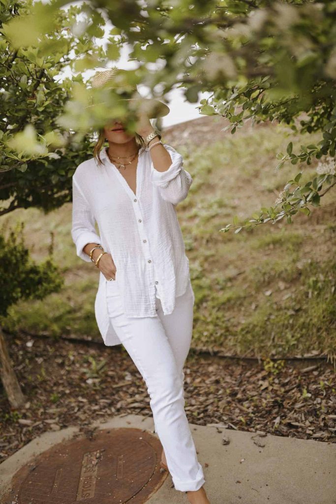 what to wear with white jeans