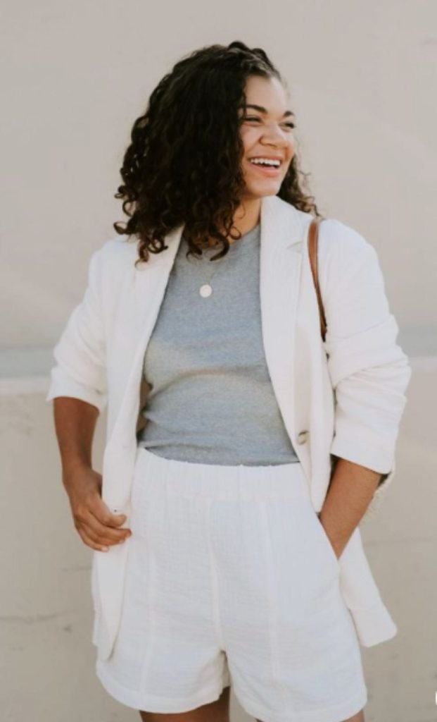 white blazer white linen shorts outfit