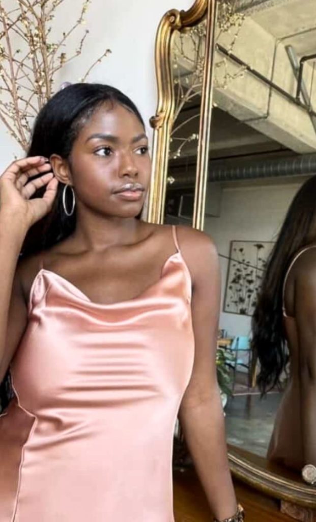 broad shoulders neckline