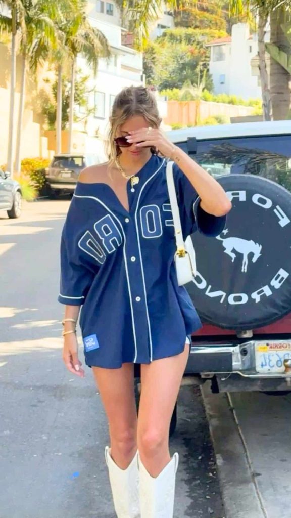 oversized blue jersey outfit idea