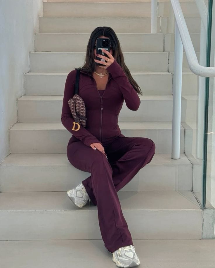 What to wear with plum leggings