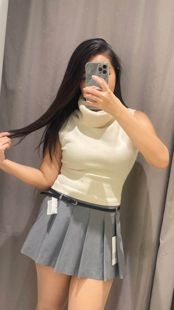white sleeveless knit top pleated skirt