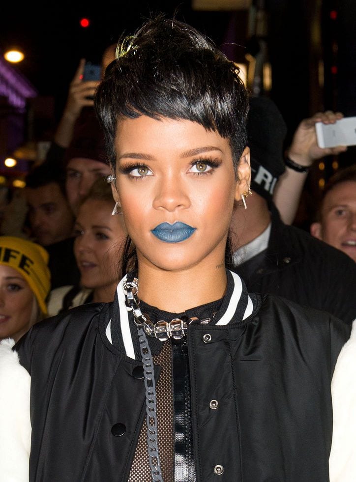 what to wear with blue lipstick