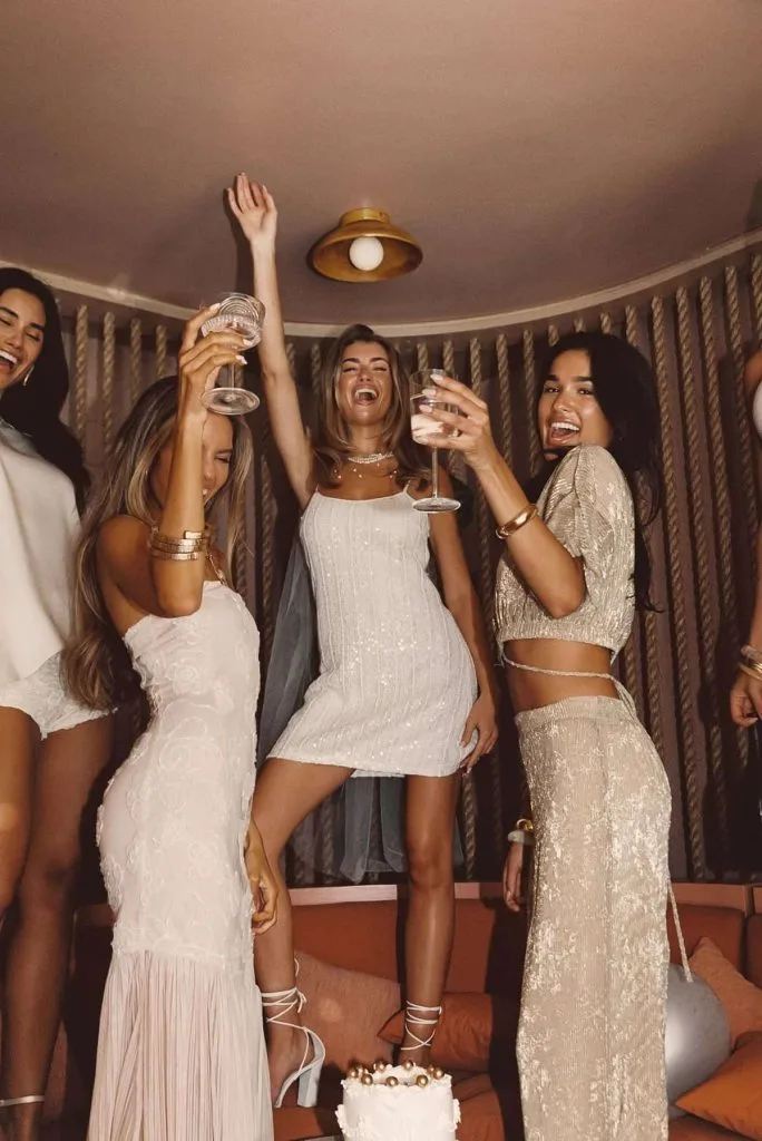  What to wear to a bridal shower home