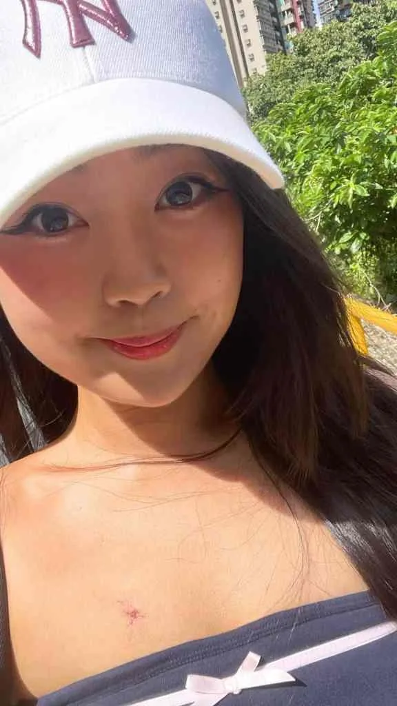 what to wear with baseball cap