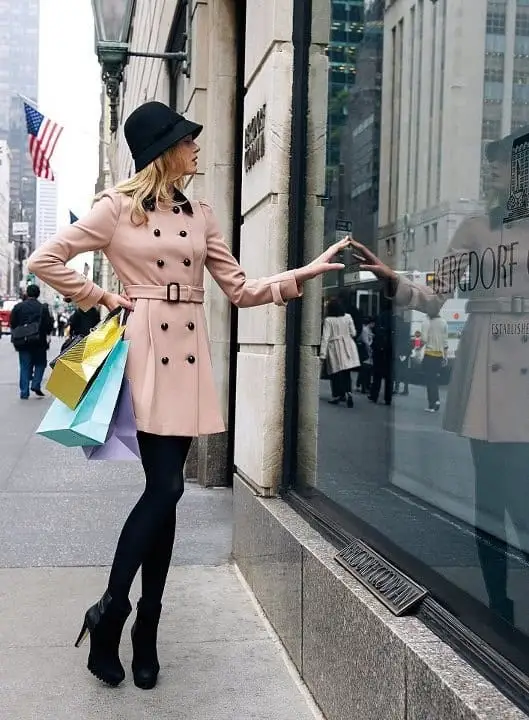 how to wear cloche hat trench coat