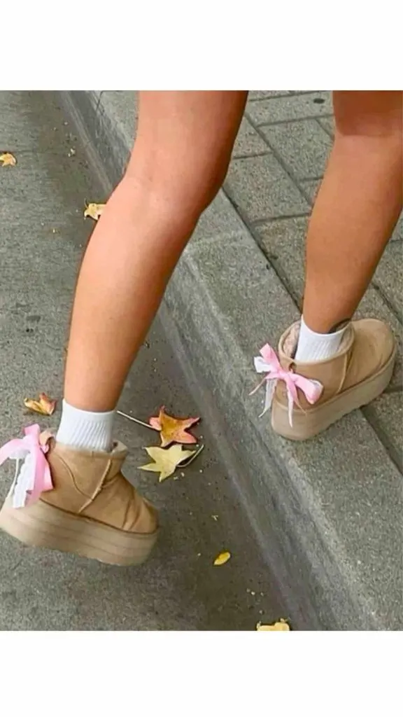 winter ribbon and boots