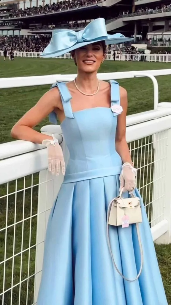 horse race event outfit women