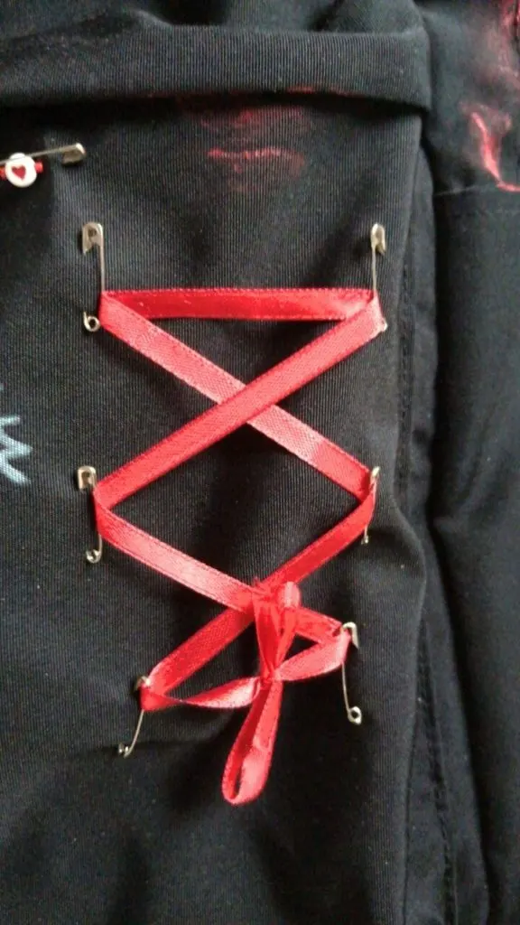 safety pin and shoe laces bag
