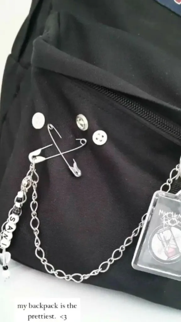 decorate a bag with safety pin
