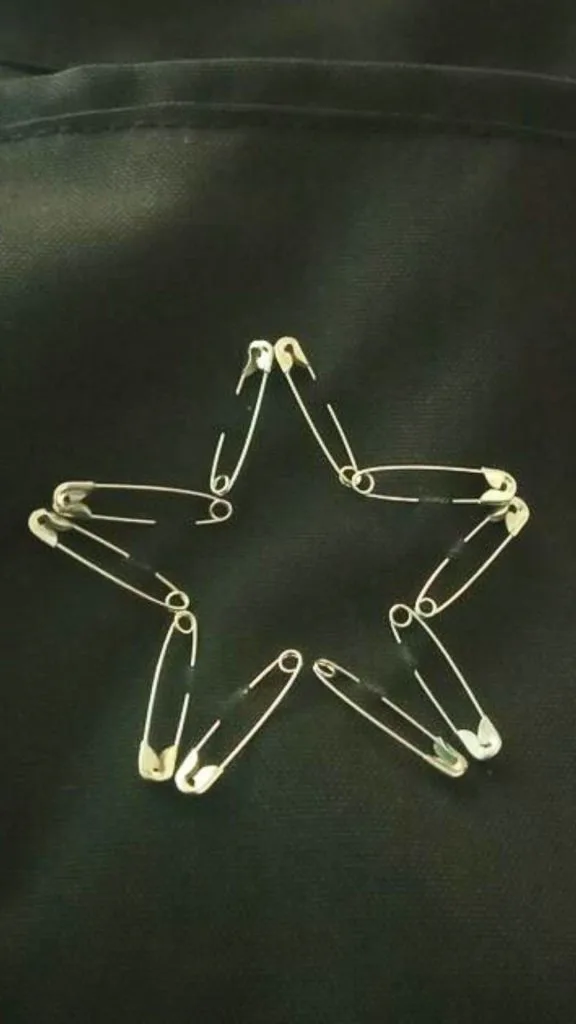 decorate a bag with safety pin