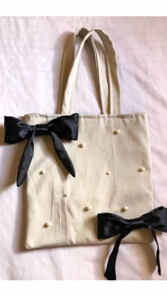 how to decorate tote bag with ribbon