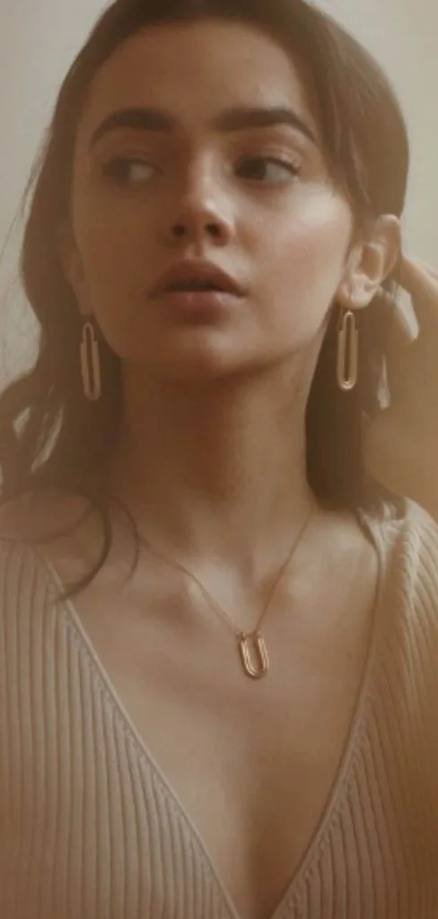 DAINTY jewellery quiet luxury outfit