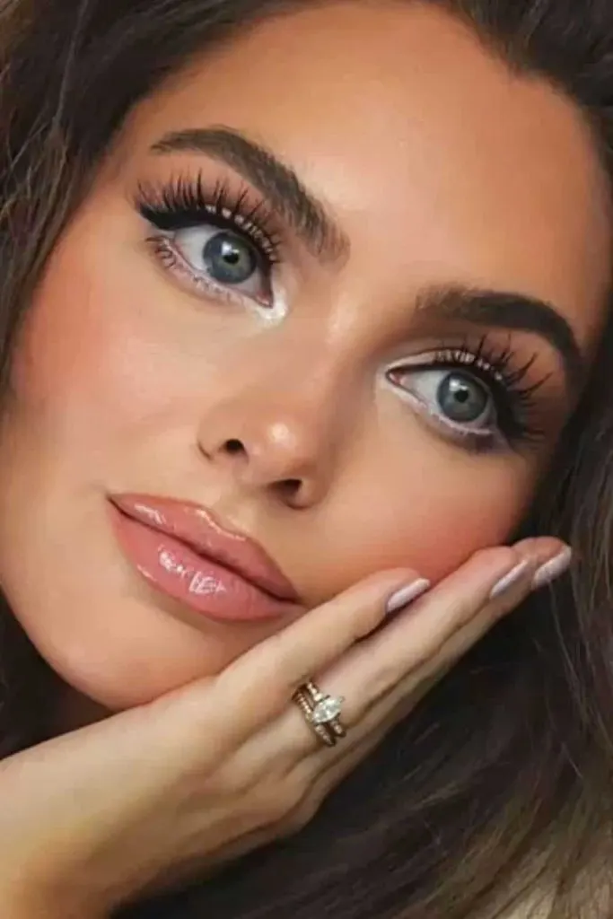 doll eyes make face looks feminine