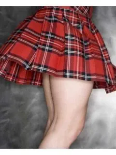 mini skirt in winter outfits