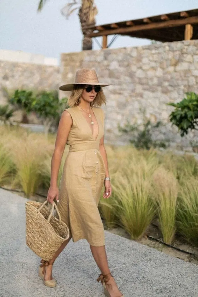 STYLE IN MONOCHROME FOR A HIGH-FASHION LOOK