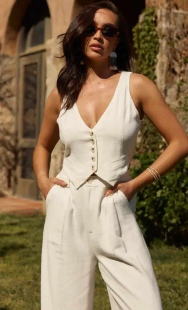 monotone white linen set