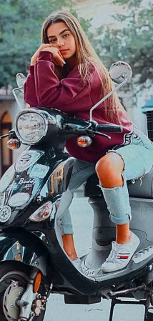 sneakers motorbike date