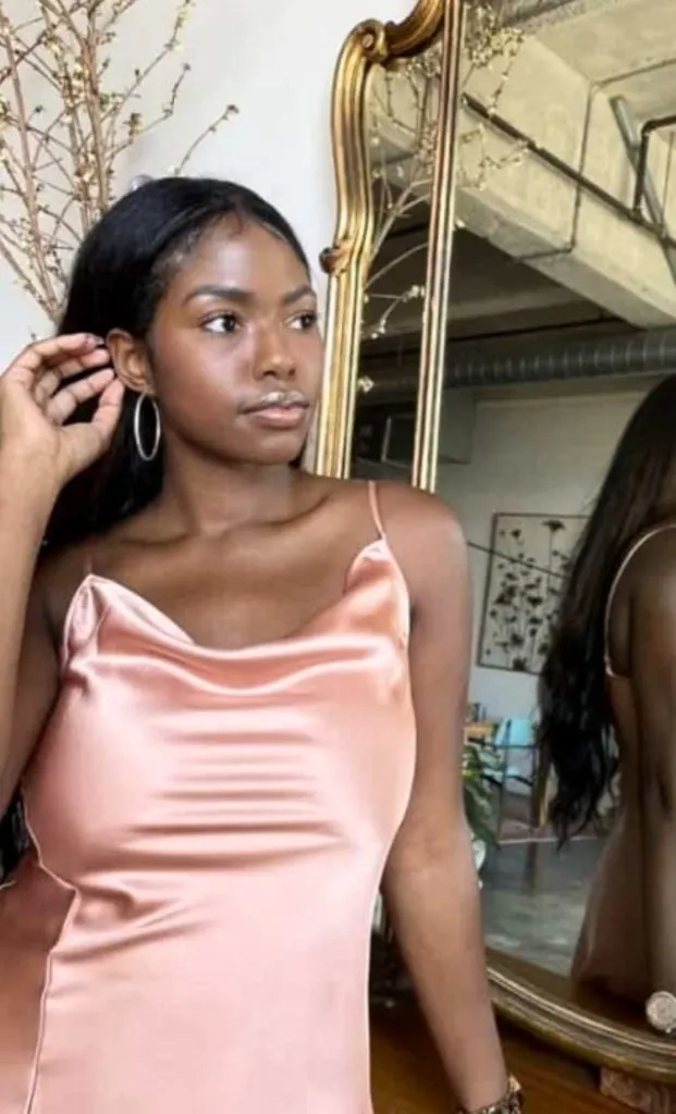 broad shoulders neckline