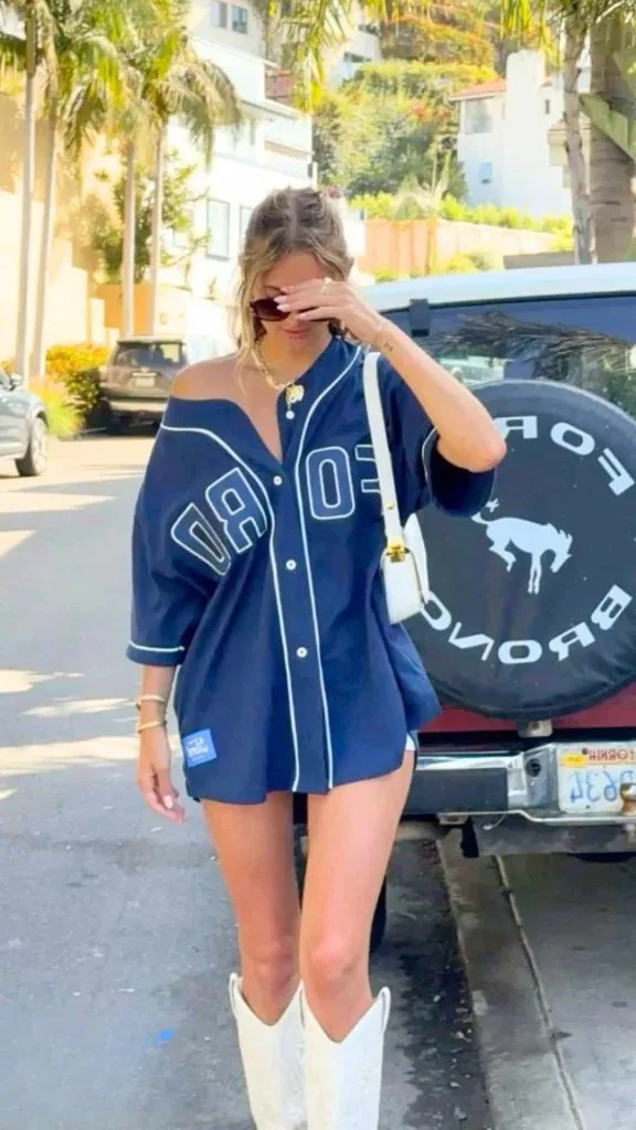 oversized blue jersey outfit idea