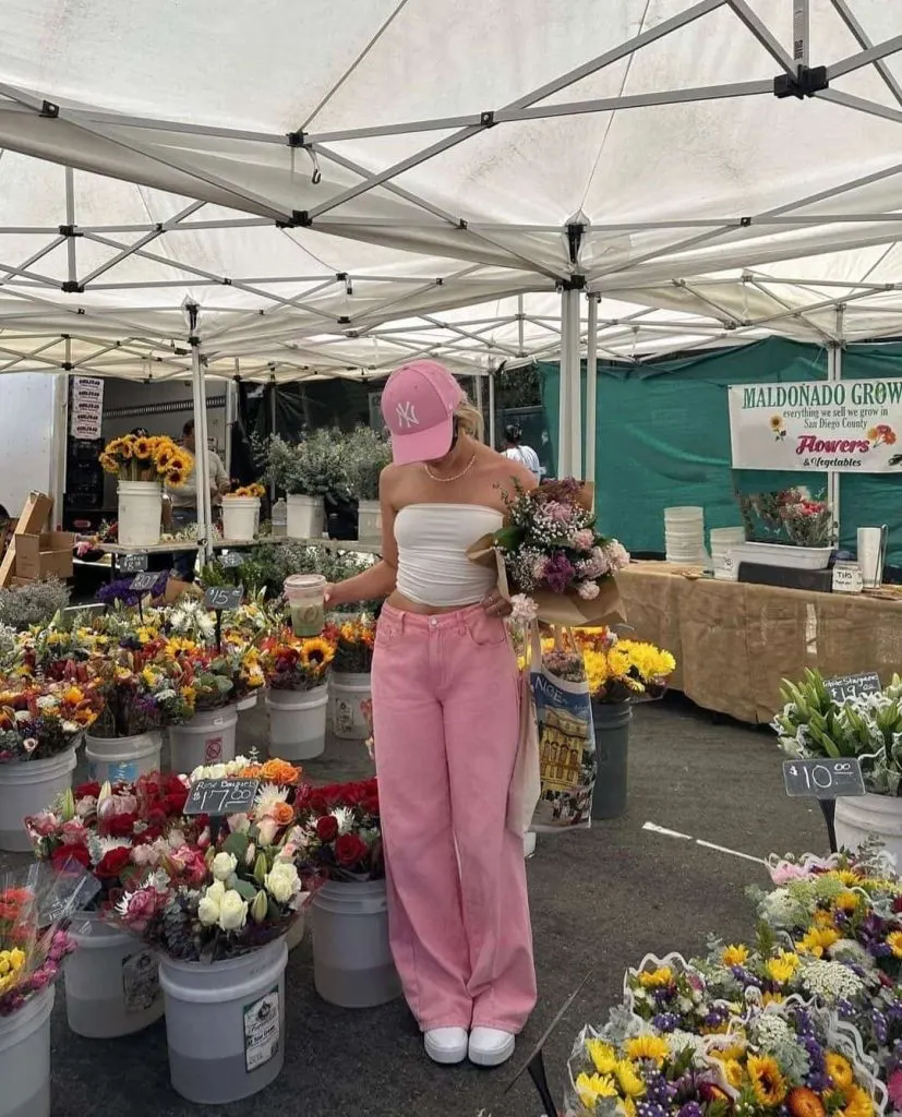 pink jeans outfit ideas