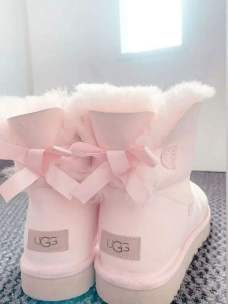 How to wear UGG boots pink