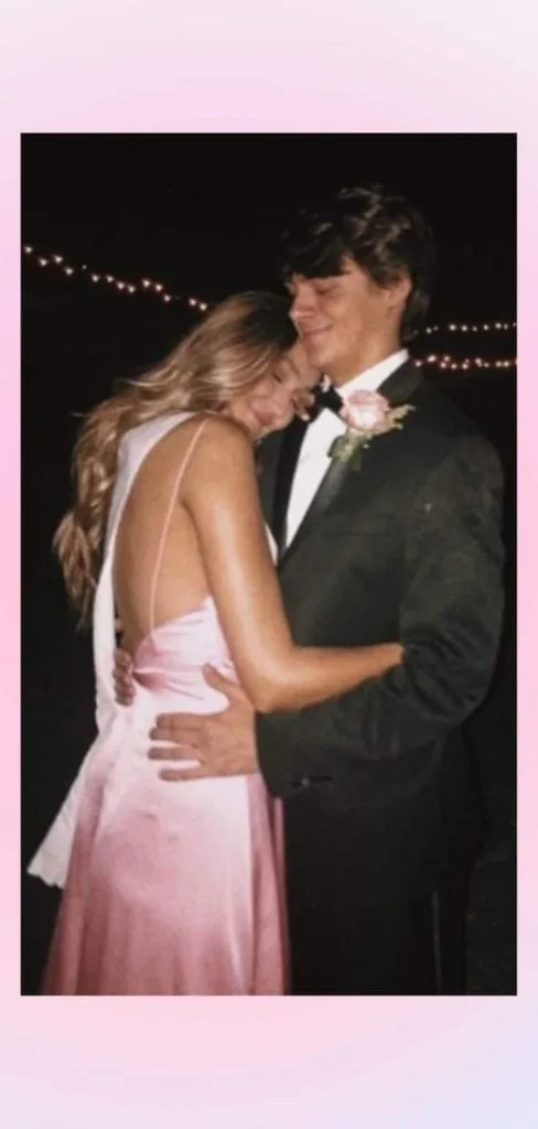 Prom dresses broad shoulder