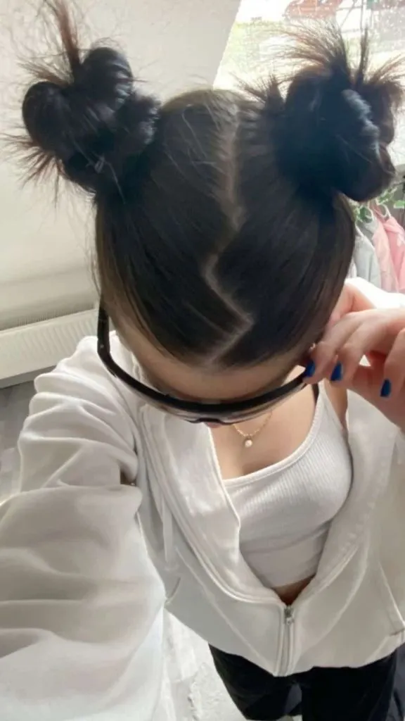Billie Eilish hairstyle