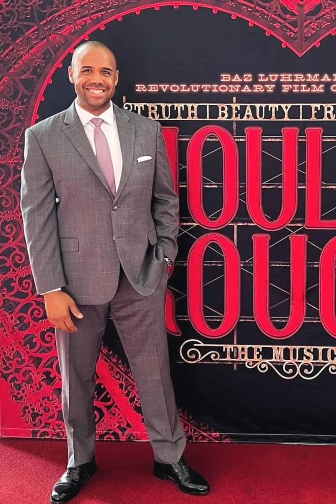 suit What to wear to the Moulin Rouge