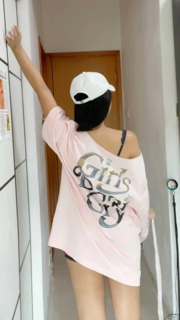 oversized tee dress baseball cap outfit ideas