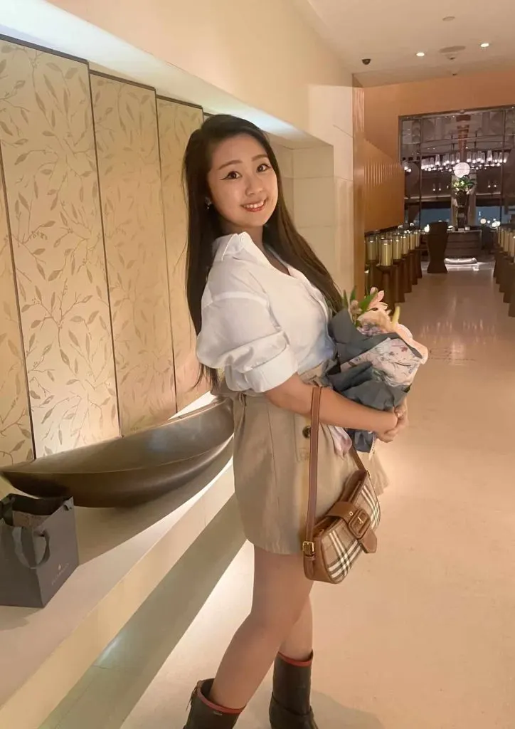 white shirt and beige skirt outfits